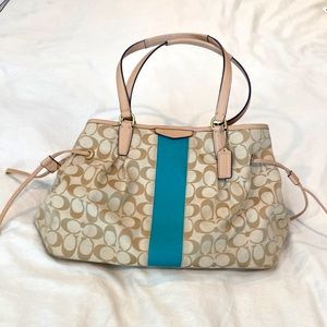 SIGNATURE STRIPE DRAWSTRING CARRYALL (COACH F28501)